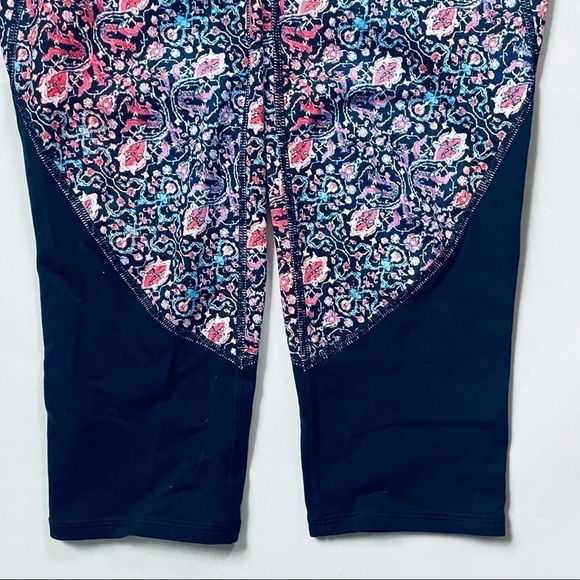 Athleta High Rise Pink Blue Tapestry Print Capri Athletic Leggings Small - Picture 8 of 10